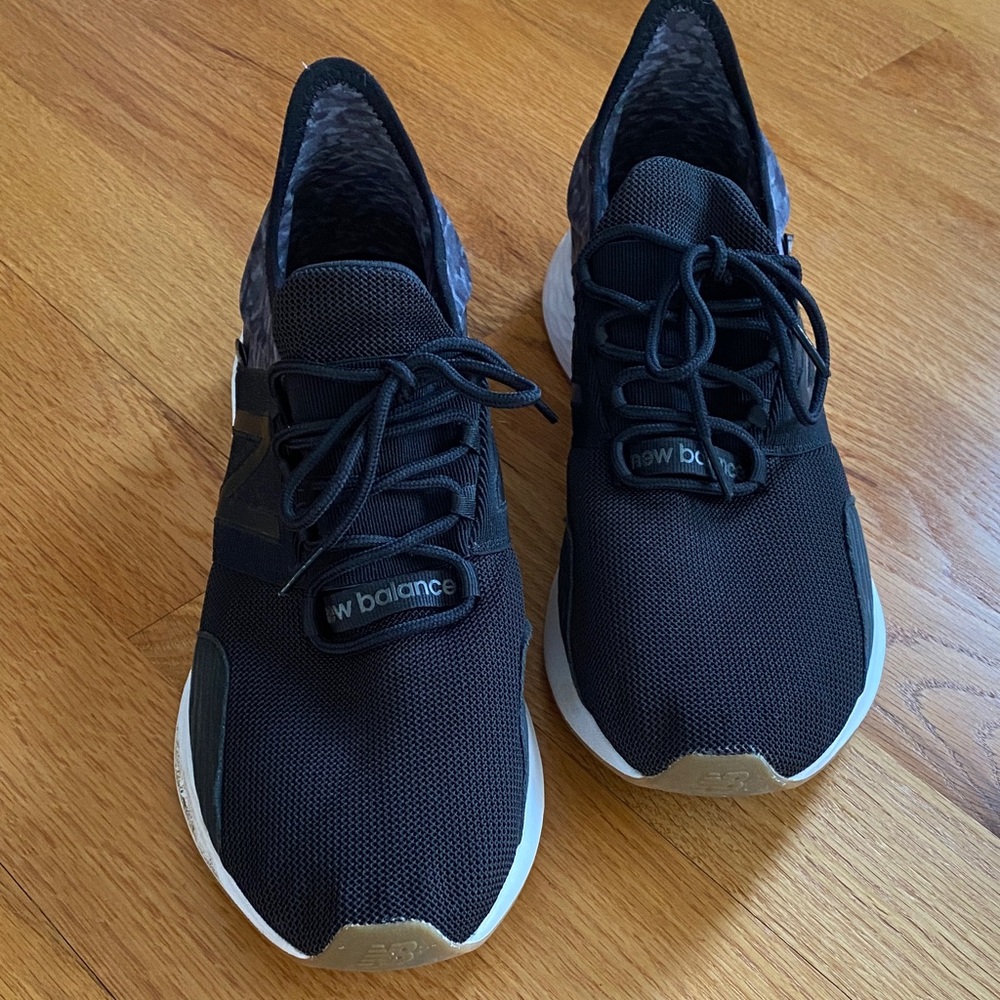 New Balance Men's fresh foam Roav running Sneakers size 13